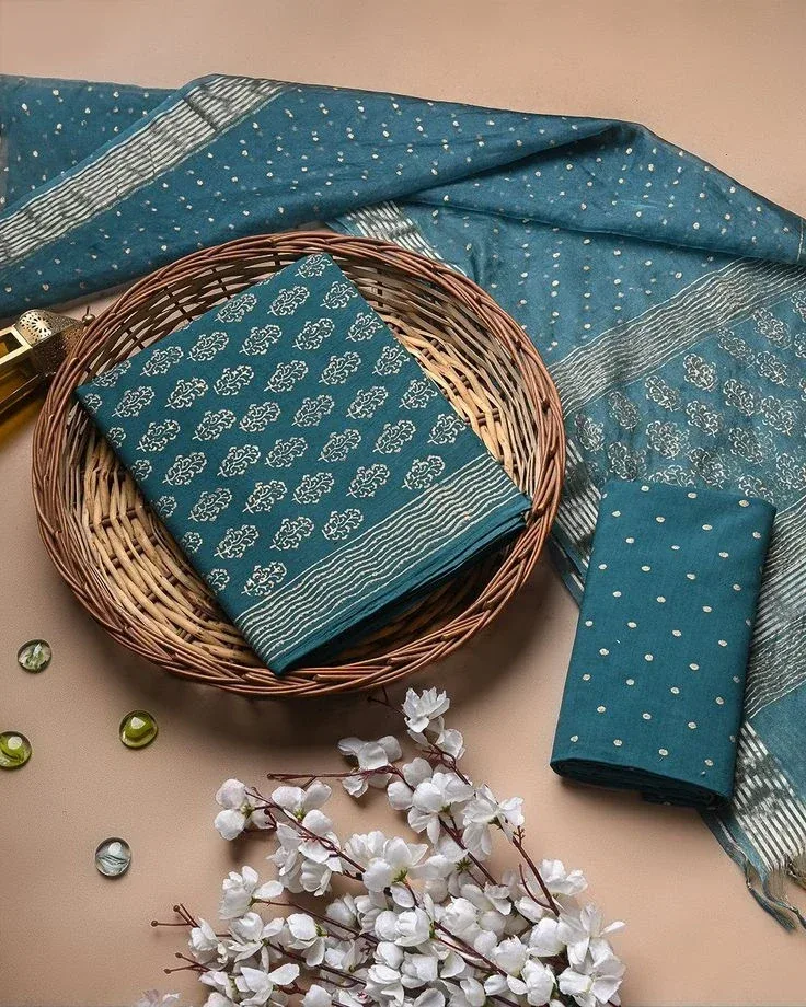 Unstitched three-piece