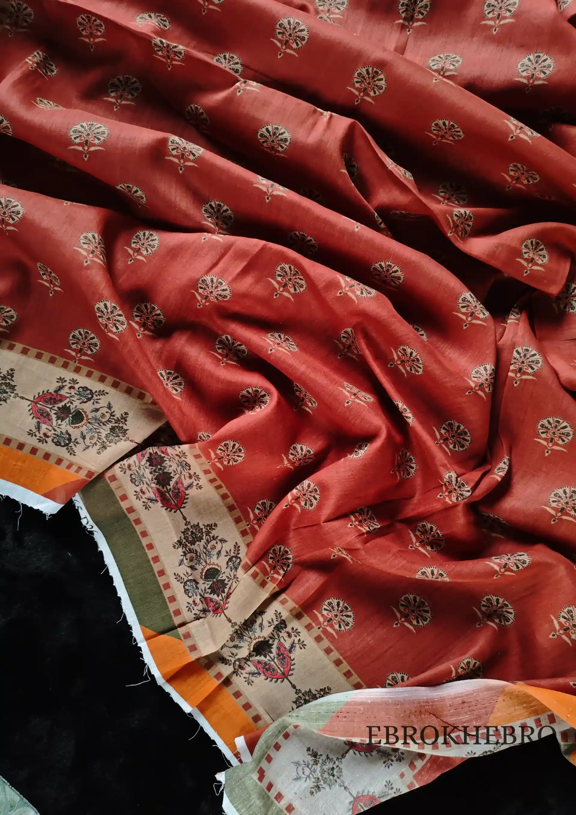 বিন হামিদ ডিজিটাল ফ্লোরাল পেইসলি প্রিন্টেড প্রিমিয়াম আনস্টিচড কটন থ্রি-পিস view 2